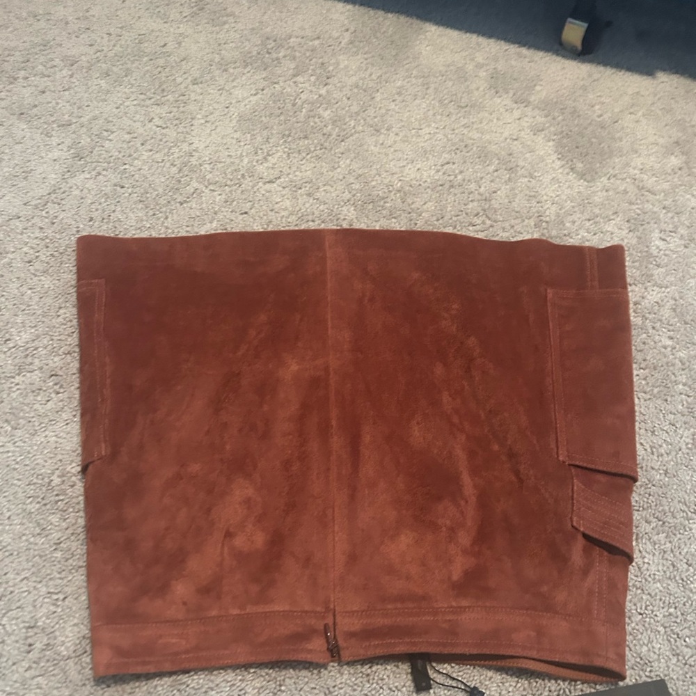 NWT BCBGMAXAZARIA Mini Faux Suede Skirt - Picture 4 of 4